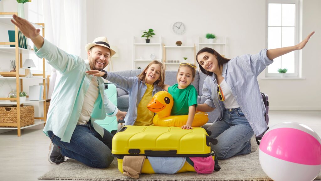 משפחה אורזת לחופשה